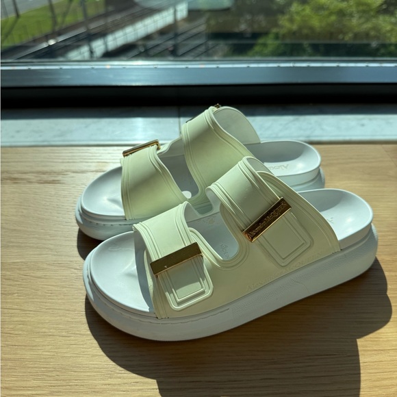 Alexander McQueen‎ White Sandals with Gold Buckles Size 37 - Picture 5 of 8